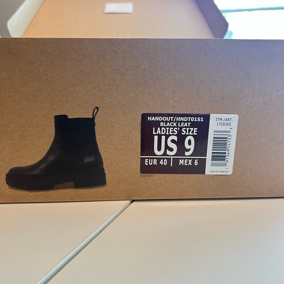 New, Steve Madden Women's Black HANDOUT Elastic Gore Chelsea Boots Size 9 - Picture 14 of 14